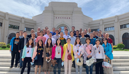 党员参观延安文艺纪念馆