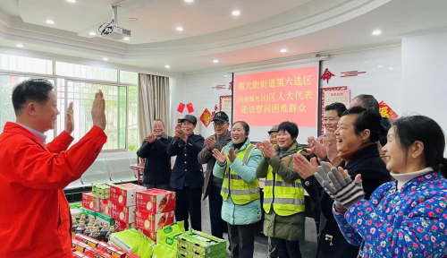 走访慰问兴南路社区困难群众